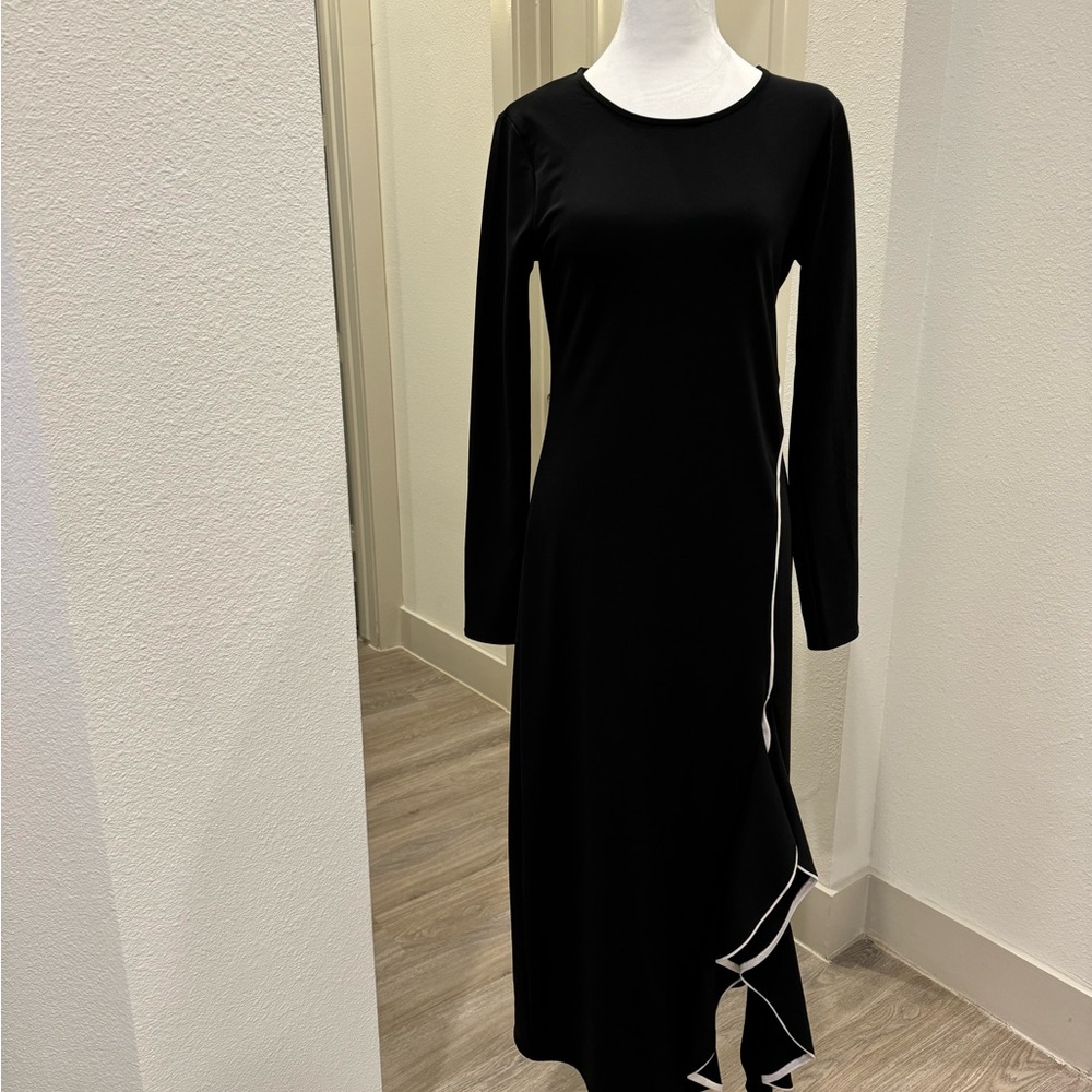 Zara Black Ruffled Dress
Size: L  Elegant black/white dress w/fringe